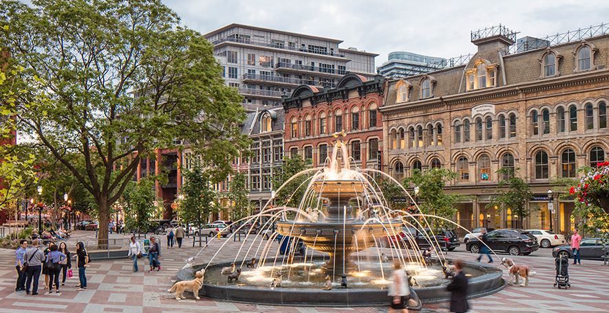 Hotel VIctoria - Berczy Park